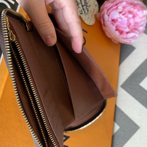 Authentic and rare Louis Vuitton Monogram Zippy Compact Wallet - Picture 6 of 12